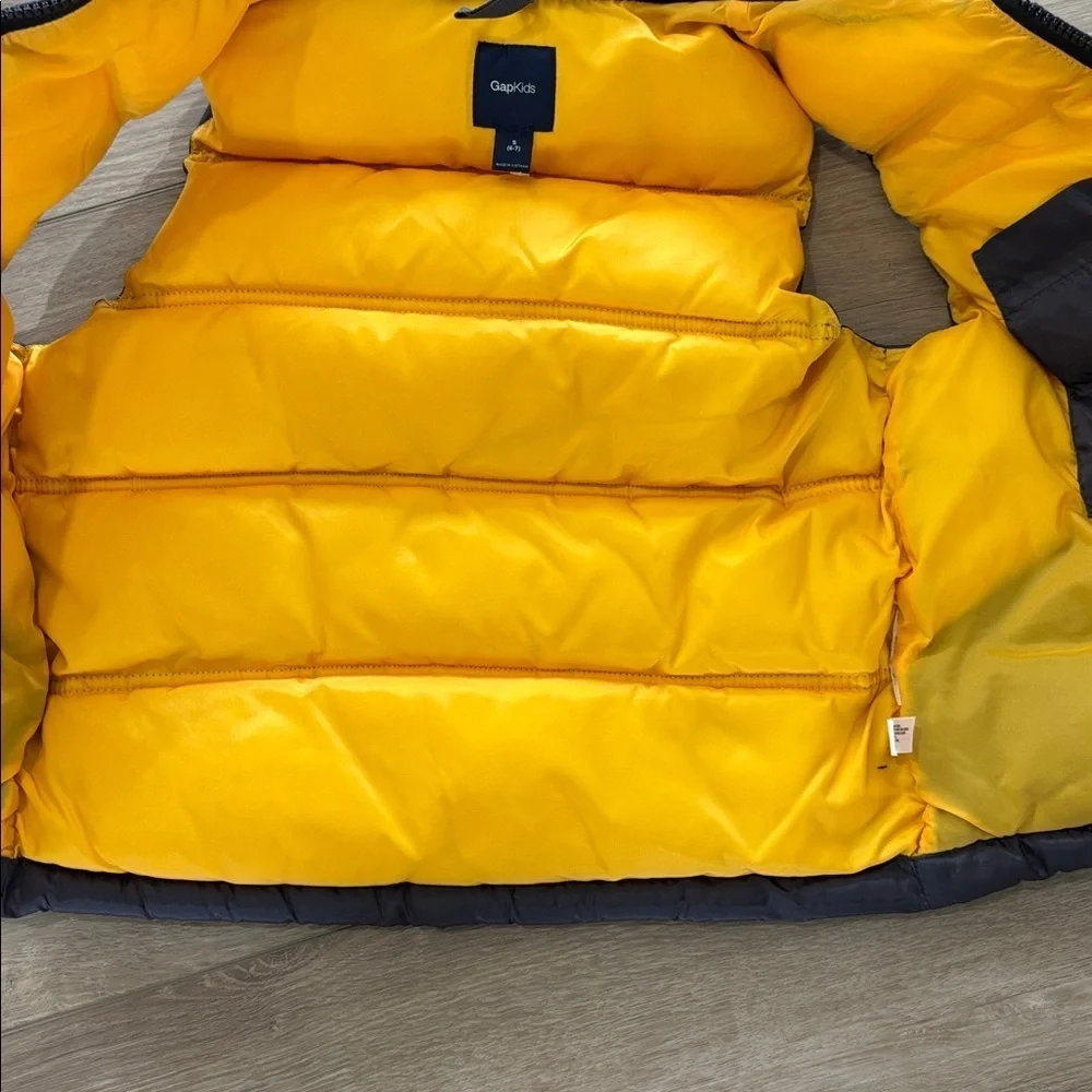 GAP Kids gray and Yellow Puffer vest size small 6/7